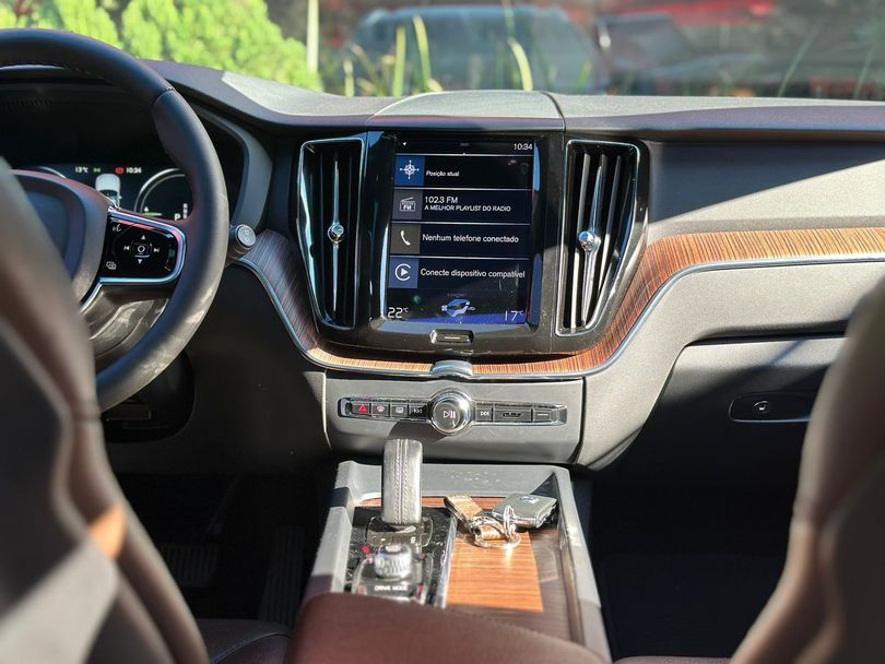 Volvo XC 60 T-8 MOMENTUM 2.0 (Híbrido)