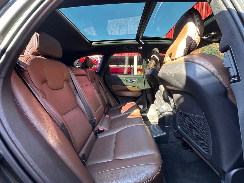 Volvo XC 60 T-8 MOMENTUM 2.0 (Híbrido)