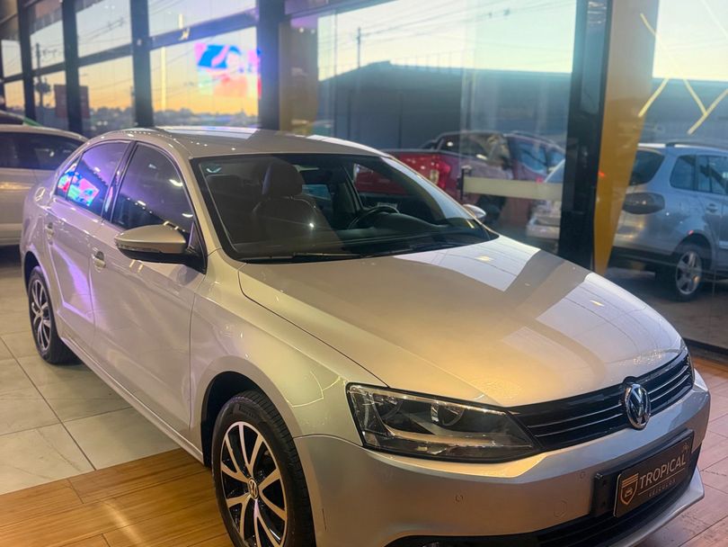 VolksWagen JETTA Comfortline 2.0 T.Flex 8V 4p Tipt.