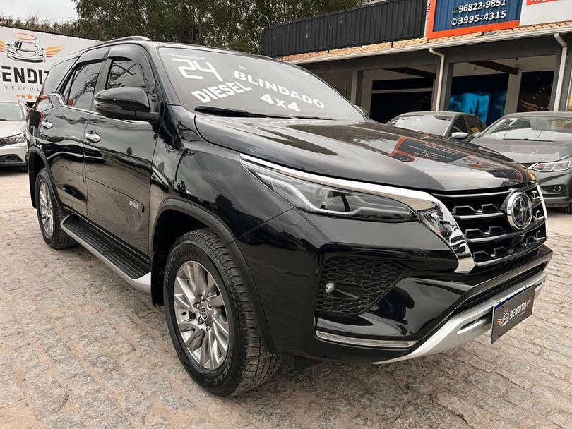 Toyota Hilux SW4 SRX 4x4 2.8 TDI 16V Dies. Aut.