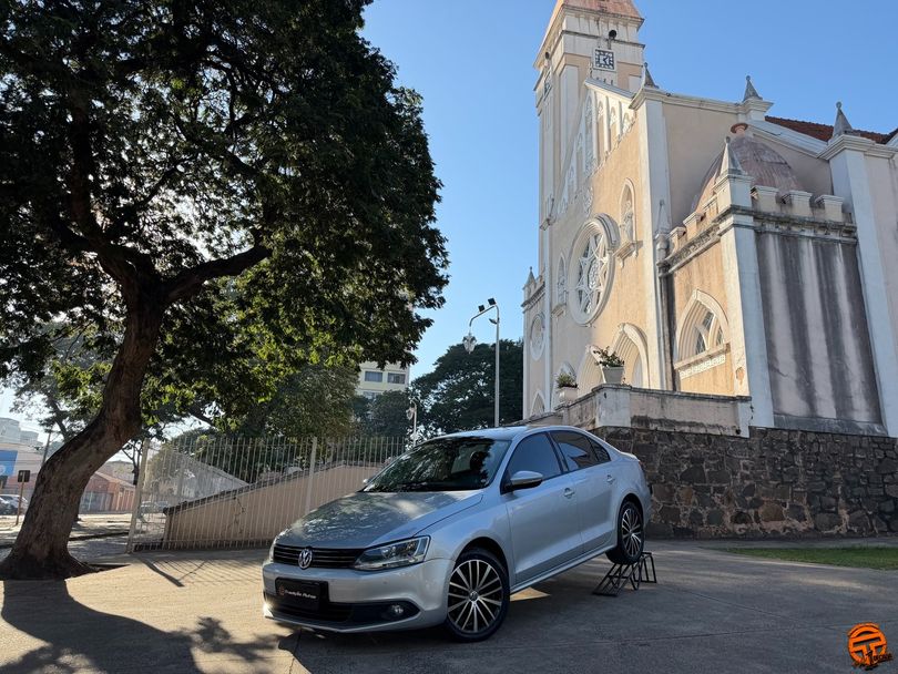 VolksWagen JETTA Comfortline 2.0 T.Flex 8V 4p Tipt.