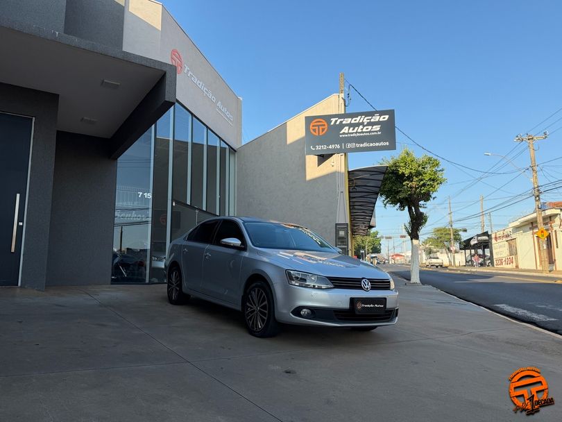 VolksWagen JETTA Comfortline 2.0 T.Flex 8V 4p Tipt.