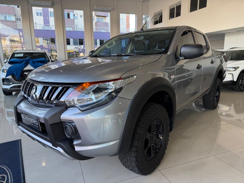 Mitsubishi L200 Tri. Outdo. GLS 2.4 CD 4x4 Die. Aut