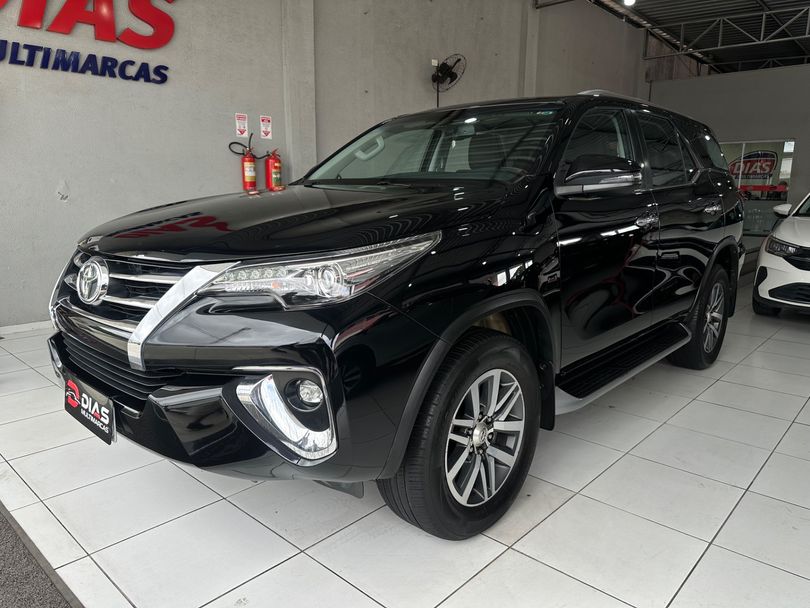 Toyota Hilux SW4 SRX 4x4 2.8 TDI 16V Dies. Aut.