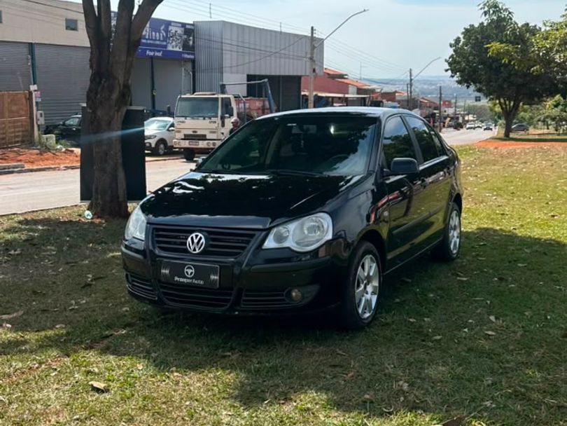 VolksWagen Polo Sedan 1.6 Mi Total Flex 8V 4p