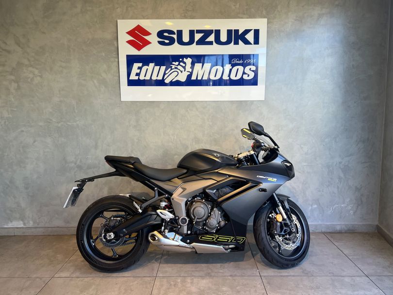 TRIUMPH DAYTONA 660