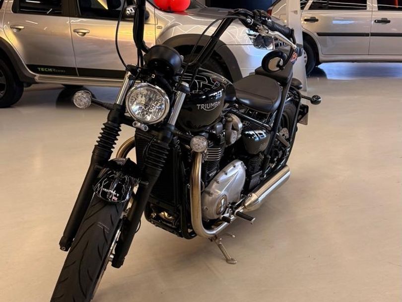 TRIUMPH BONNEVILLE BOBBER 1200cc
