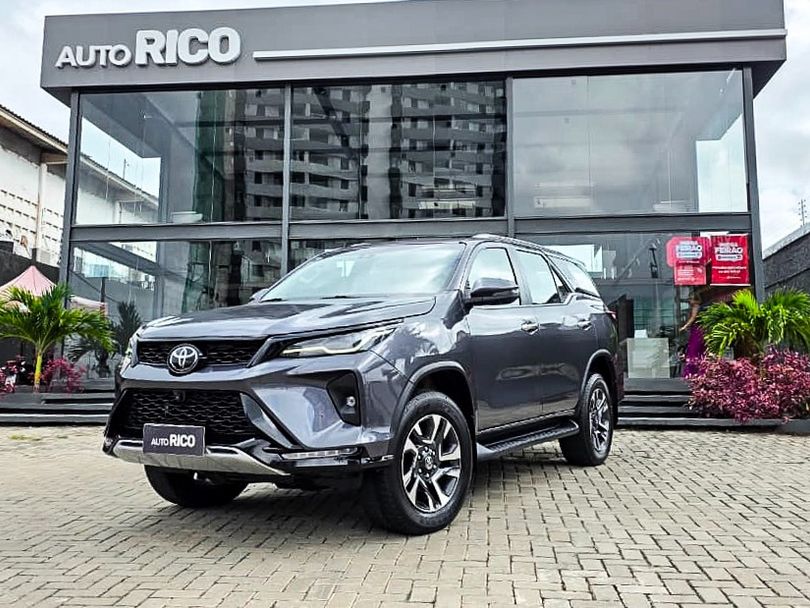 Toyota Hilux SW4 SRX Plat. 4x4 2.8 TB Die. Aut.