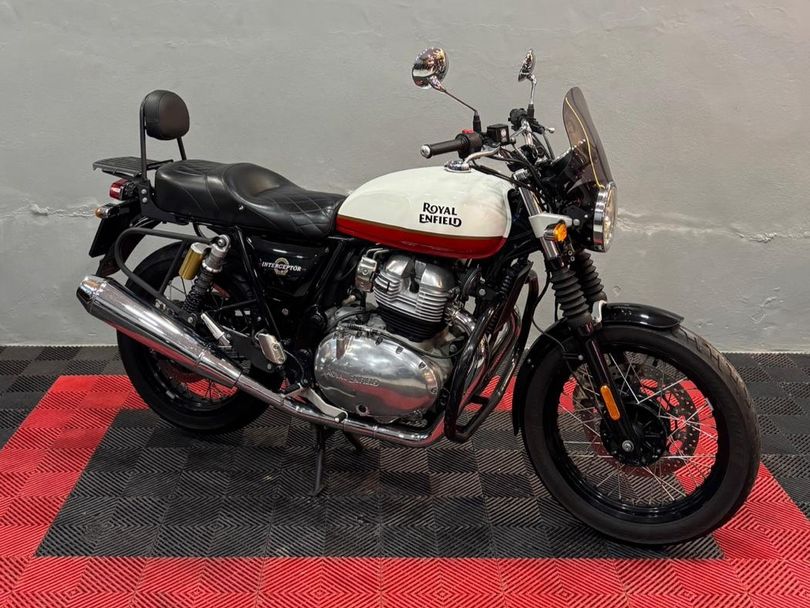 Royal Enfield Interceptor 650 Custom 