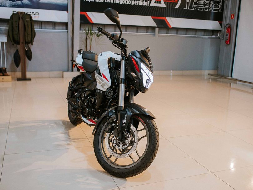 BAJAJ DOMINAR NS160