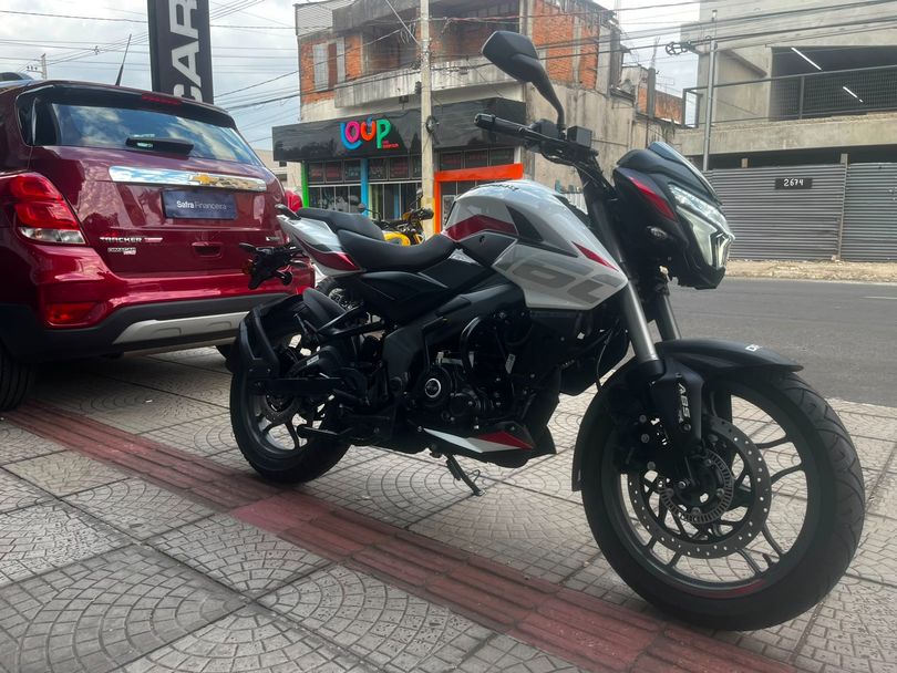BAJAJ DOMINAR NS160
