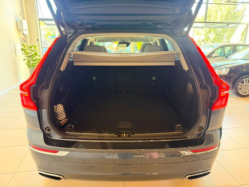 Volvo XC 60 T-8 MOMENTUM 2.0 (Híbrido)