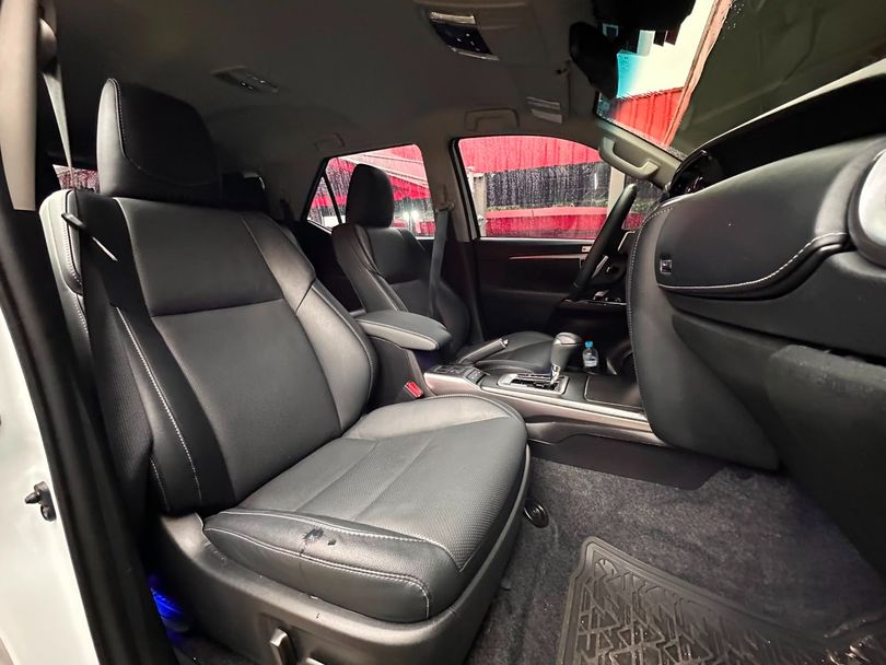 Toyota SRX 2.8 TURBO DIESEL 4X4 AUTOMÁTICO