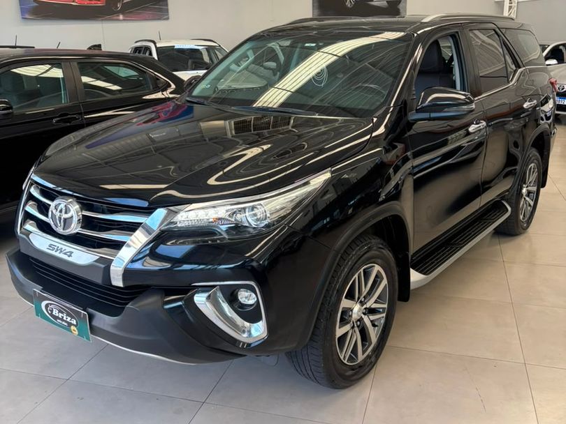 Toyota Hilux SW4 SRX 4x4 2.8 TDI 16V Dies. Aut.