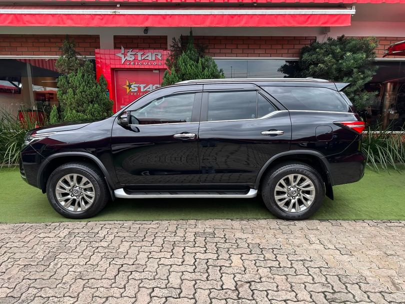 Toyota Hilux SW4 SRX 4x4 2.8 TDI 16V Dies. Aut.