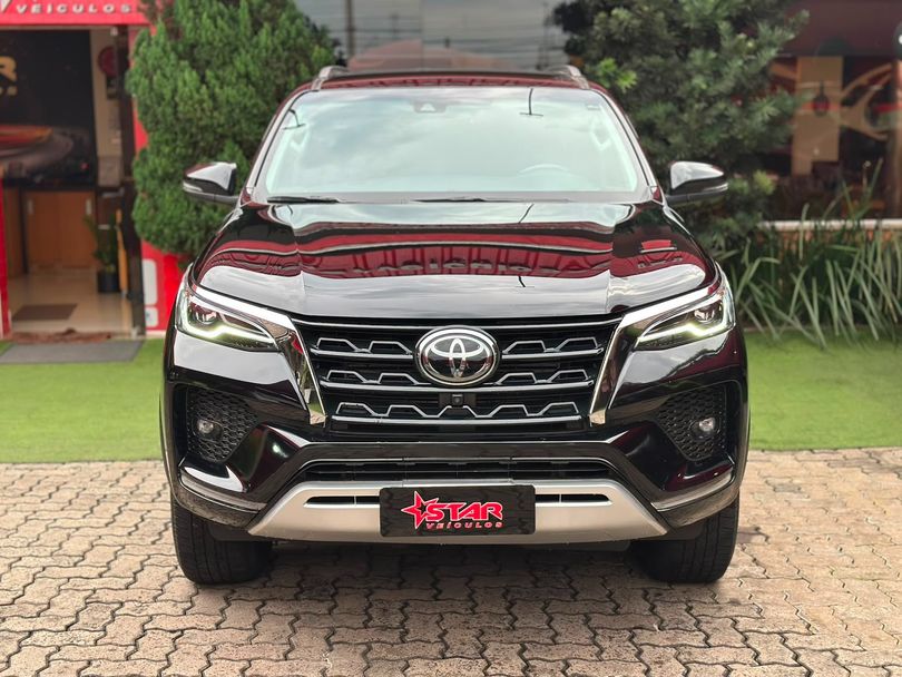 Toyota Hilux SW4 SRX 4x4 2.8 TDI 16V Dies. Aut.