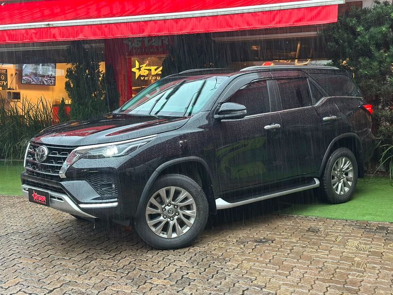 Toyota Hilux SW4 SRX 4x4 2.8 TDI 16V Dies. Aut.