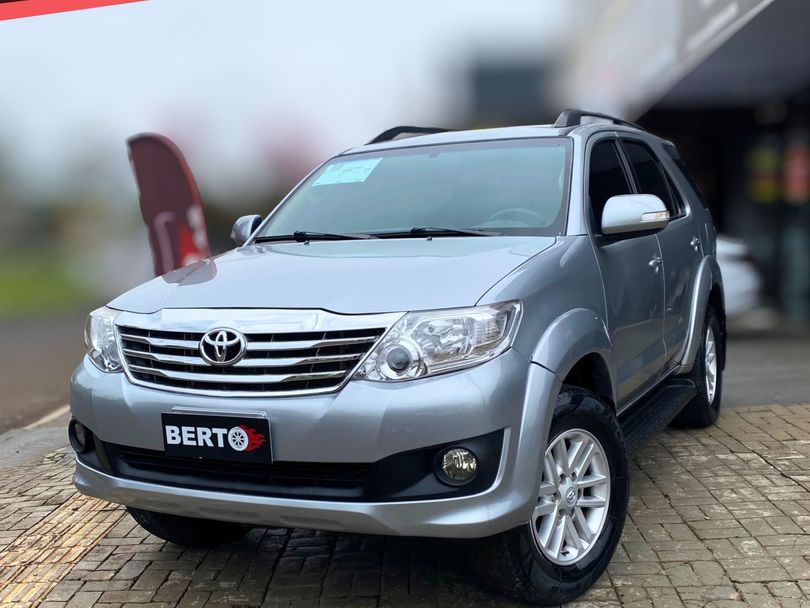 Toyota Hilux SW4 SR 4x2 2.7/ 2.7 Flex 16V Aut.
