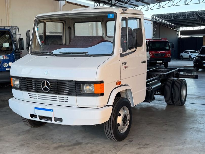 MERCEDES-BENZ 710/ 710 Plus 2p (diesel)