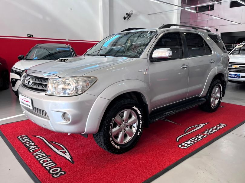 Toyota Hilux SW4 SRV D4-D 4x4 3.0 TDI Dies. Aut