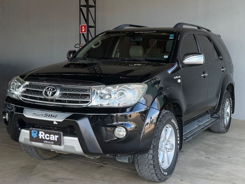 Toyota Hilux SW4 SRV D4-D 4x4 3.0 TDI Dies. Aut