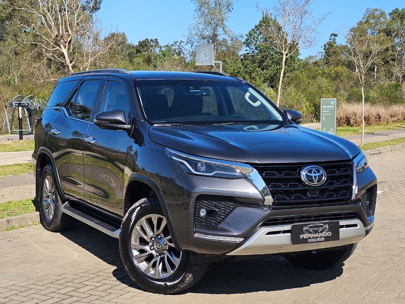Toyota Hilux SW4 SRX 4x4 2.8 TDI 16V Dies. Aut.