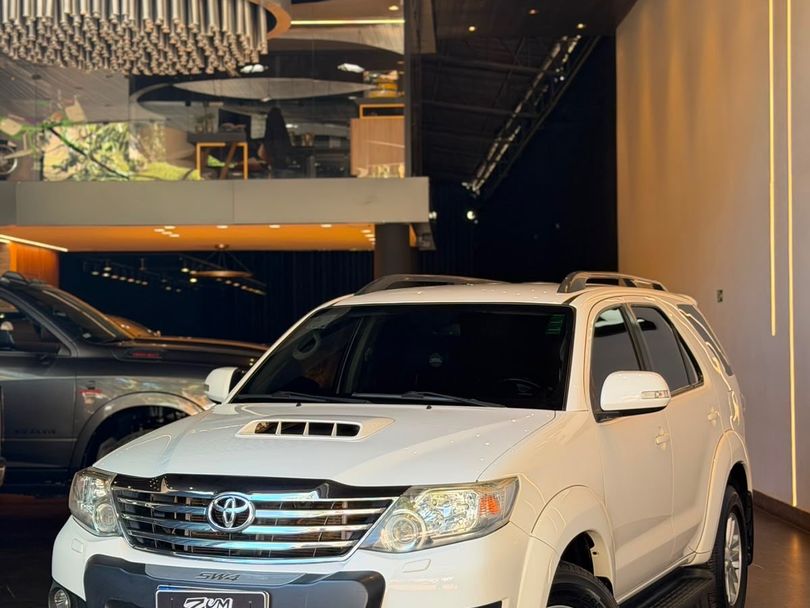 Toyota Hilux SW4 SRV D4-D 4x4 3.0 TDI Dies. Aut