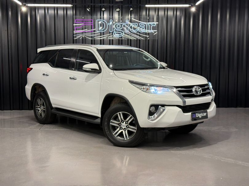 Toyota Hilux SW4 SRV 4x2 2.7 Flex 16V Aut.
