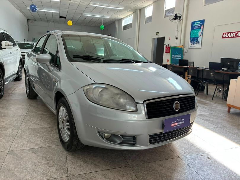 Fiat LINEA ESSENCE 1.8 Flex 16V 4p