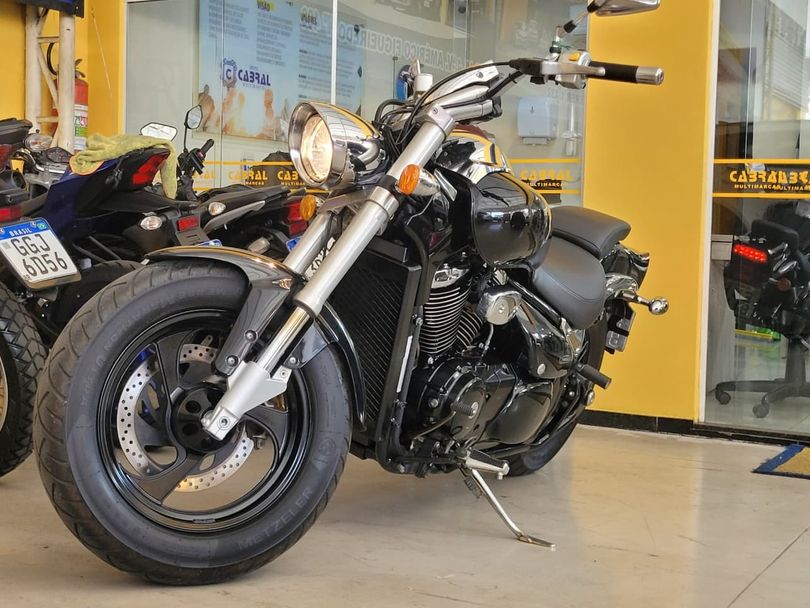 SUZUKI BOULEVARD M800