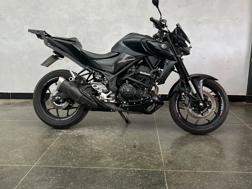 YAMAHA Full Black