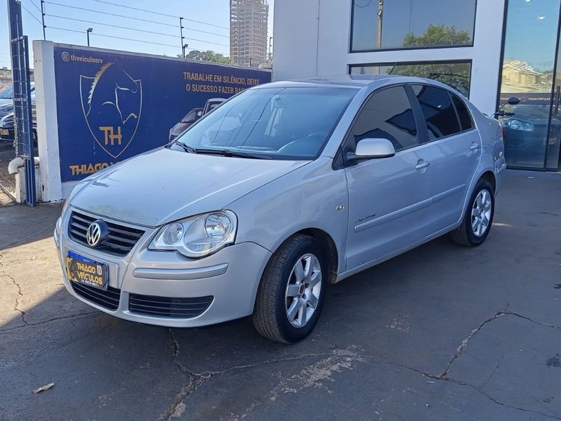 VolksWagen Polo Sedan 1.6 Mi Total Flex 8V 4p