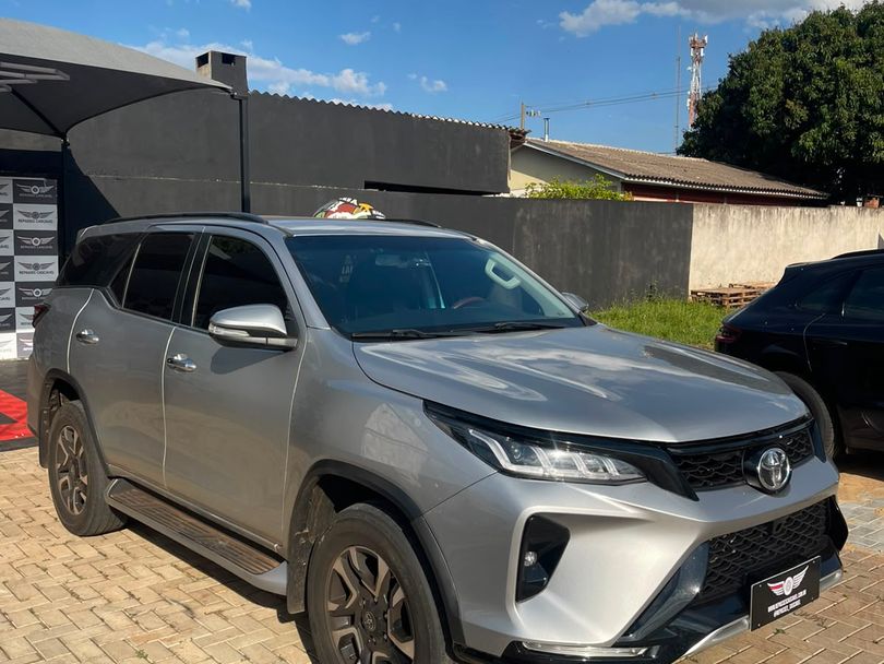 Toyota Hilux SW4 SRX 4x4 2.8 TDI 16V Dies. Aut.