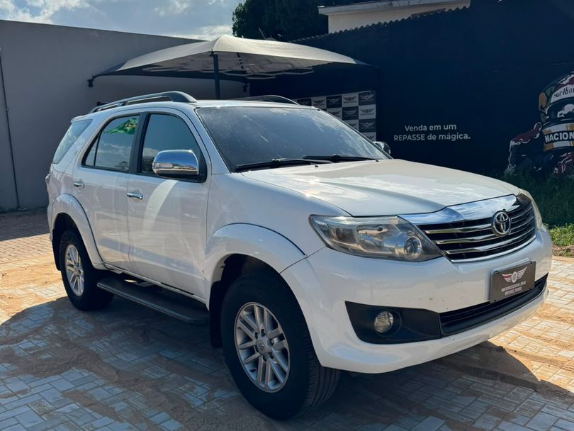 Toyota Hilux SW4 SR 4x2 2.7/2.7 Flex 16V Mec.