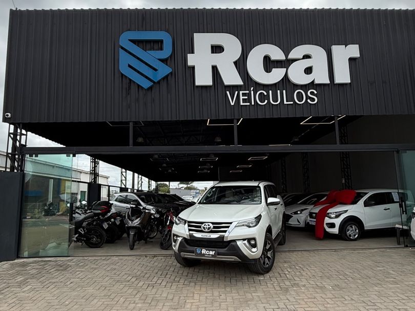 Toyota Hilux SW4 SRX Diamo. 4x4 2.8 TB Die Aut.