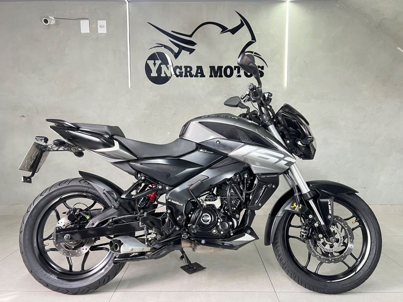 BAJAJ DOMINAR 160