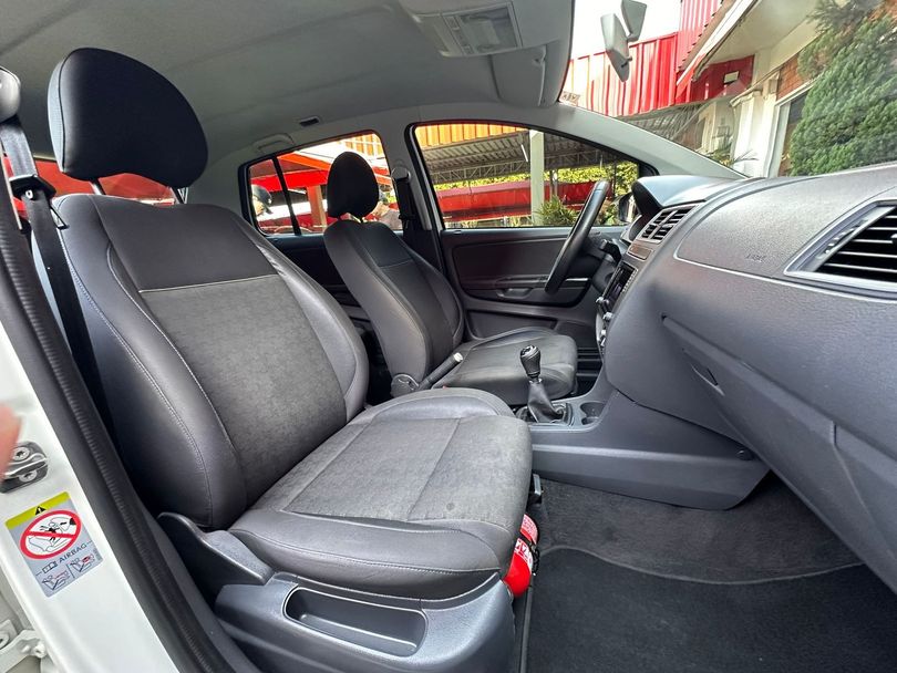 VolksWagen Fox Comfortline 1.6 Flex 8V 5p