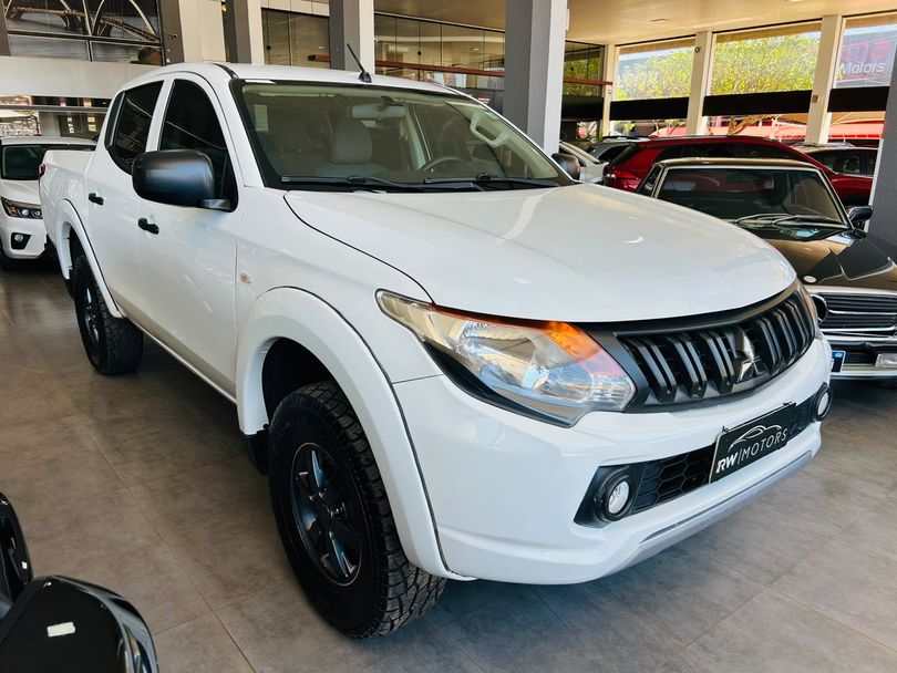 Mitsubishi L200 Tri. Outd. GLX 2.4 CD 4x4 Die. Mec.