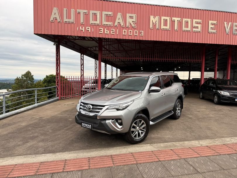 Toyota Hilux SW4 SRX 4x4 2.8 TDI 16V Dies. Aut.