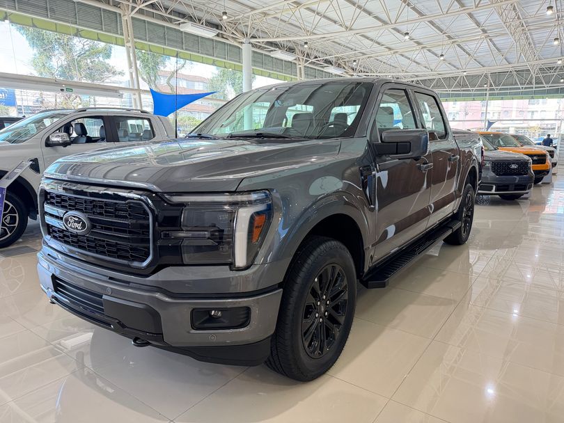 Ford F-150 Lariat Black 4x4 5.0 V8