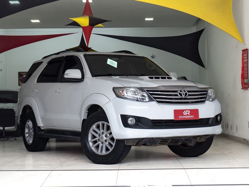 Toyota Hilux SW4 SRV D4-D 4x4 3.0 TDI Dies. Aut