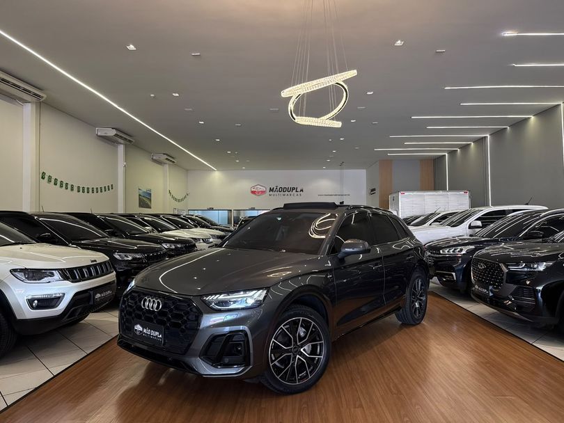 Audi Q5 S-Line Black 2.0 TFSI Quat. S-Tronic