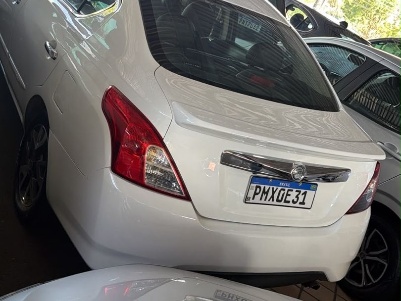 Nissan VERSA UNIQUE 1.6 16V Flex 4p Mec.