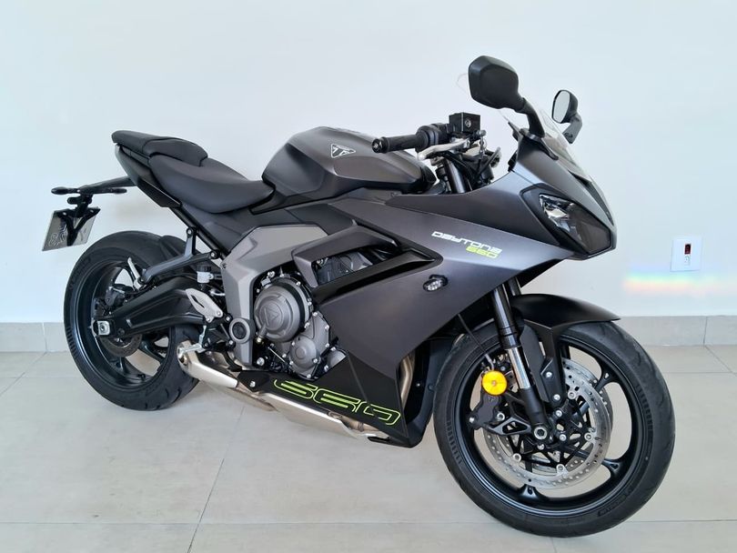 TRIUMPH DAYTONA 660