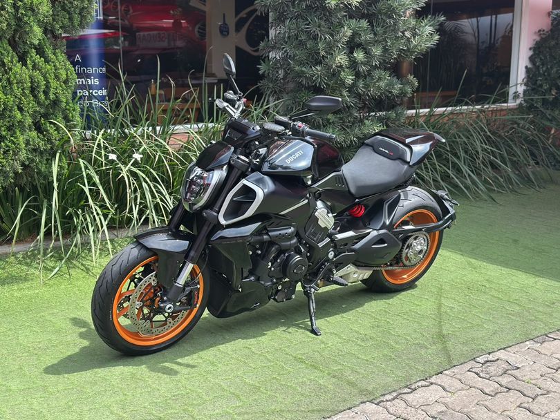 Ducati DIAVEL V4 1158