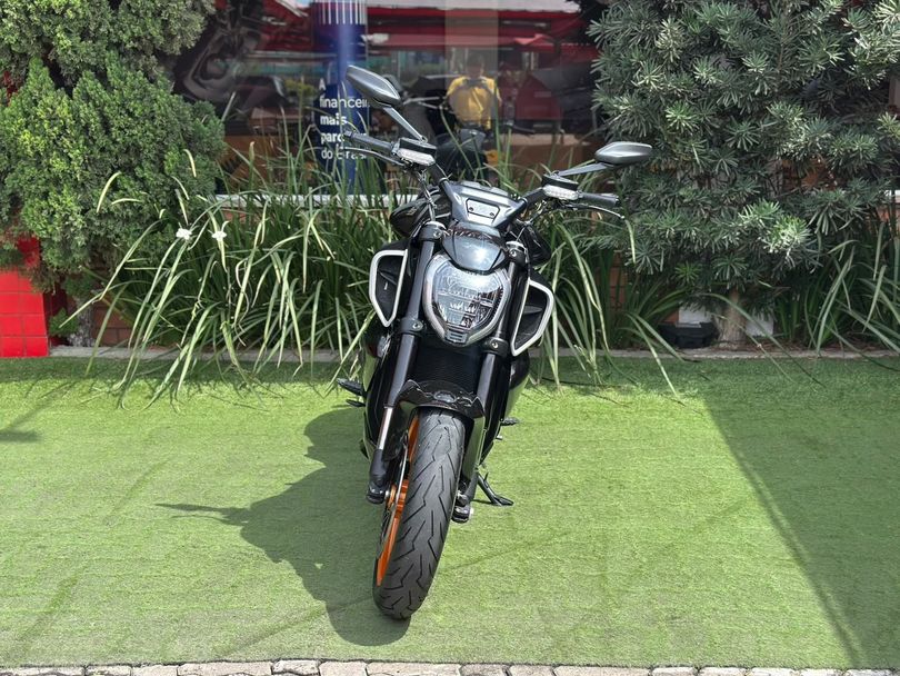 Ducati DIAVEL V4 1158