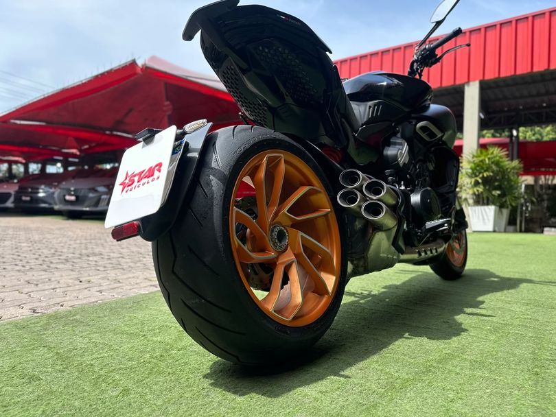 Ducati DIAVEL V4 1158