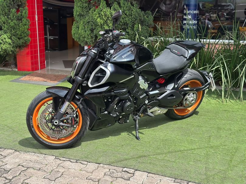 Ducati DIAVEL V4 1158