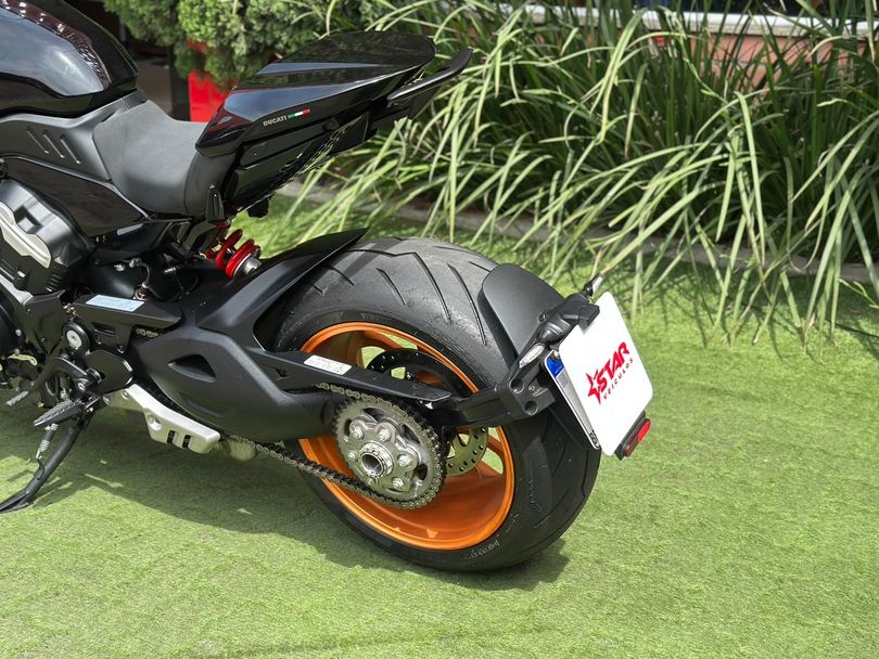 Ducati DIAVEL V4 1158