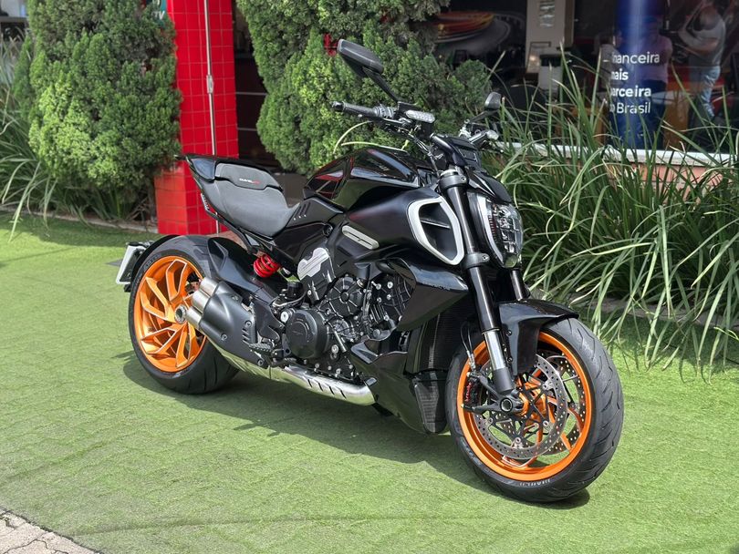Ducati DIAVEL V4 1158